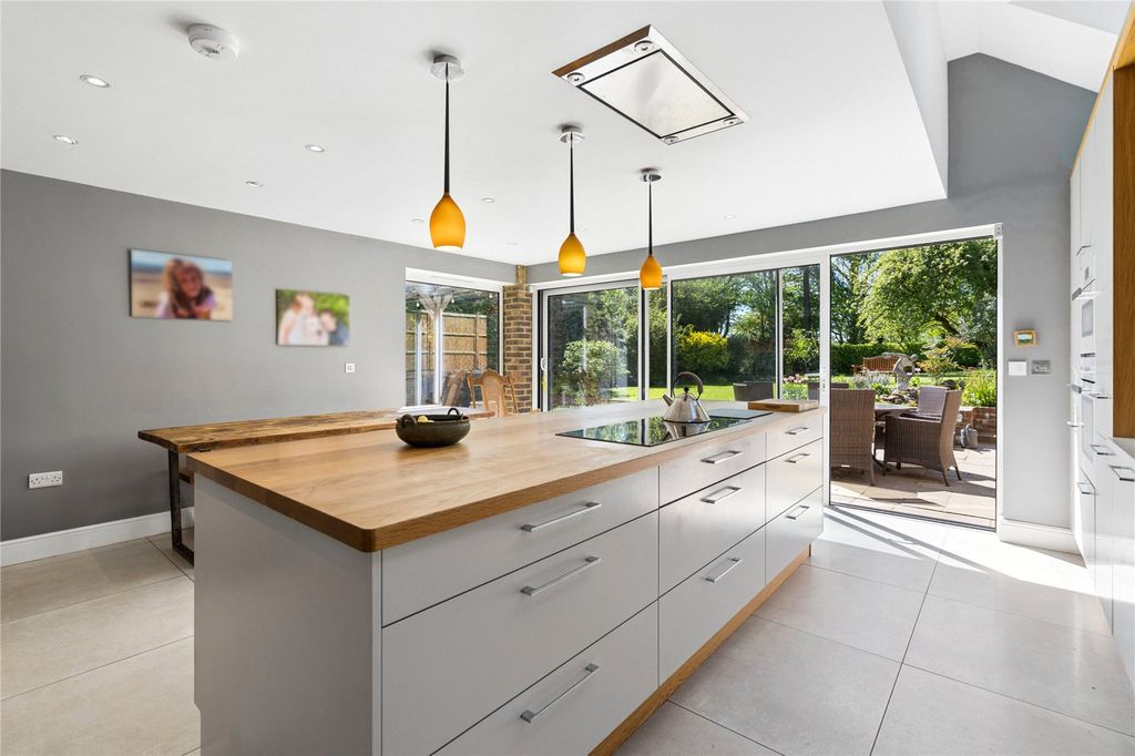 Property photo 2 of 40 Kitchen/Dining Room