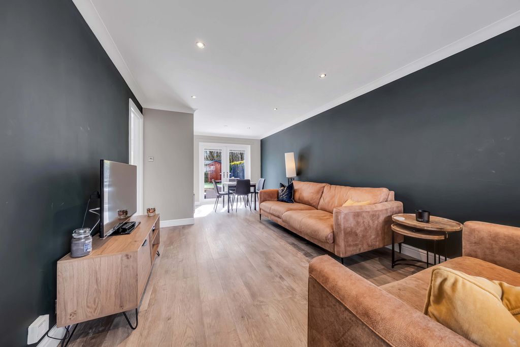 Property photo 2 of 31