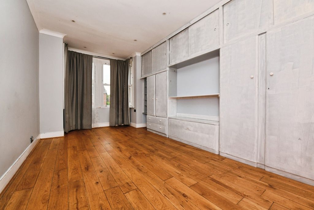 Property photo 3 of 17 Internal