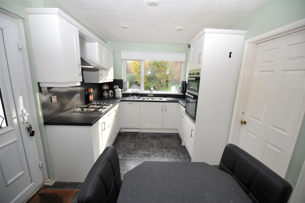 Property photo 3 of 27