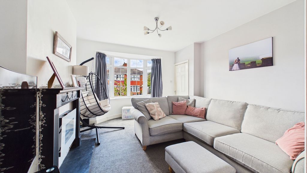 Property photo 3 of 11 Cam03669G0-Pr0064-Still001