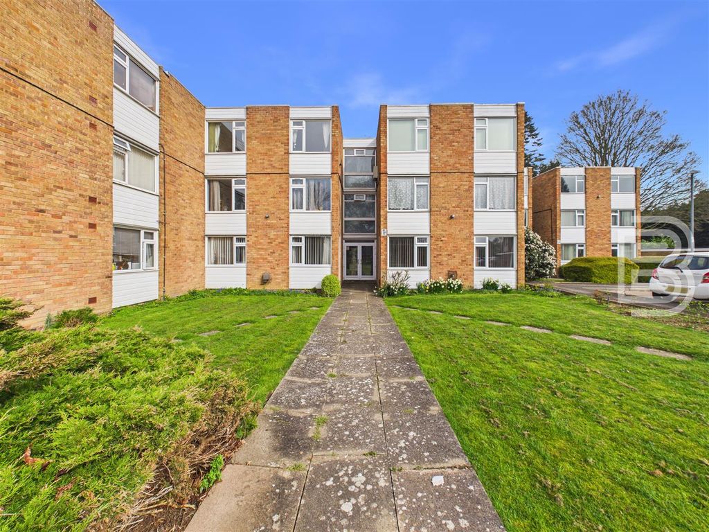 Property photo 2 of 11 Front (2).Jpg