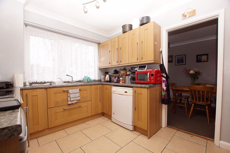 Property photo 3 of 17 Kitchen