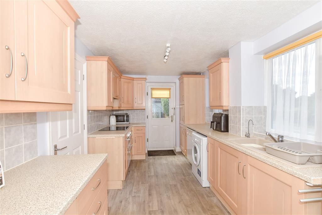 Property photo 3 of 12 Kitchen