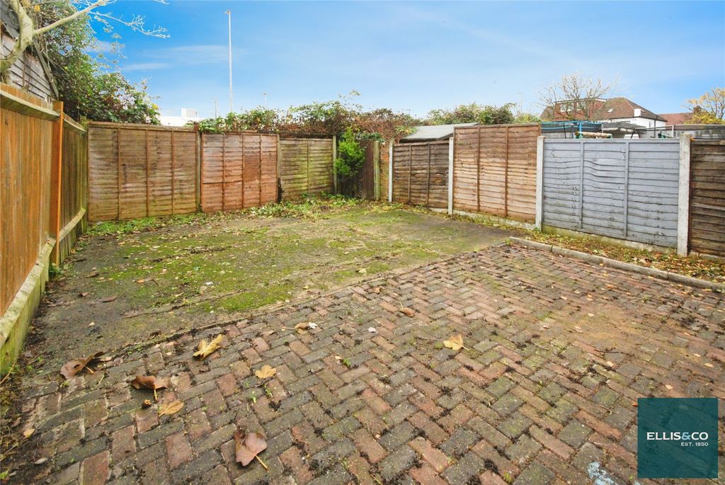 Property photo 3 of 10 Picture No. 04