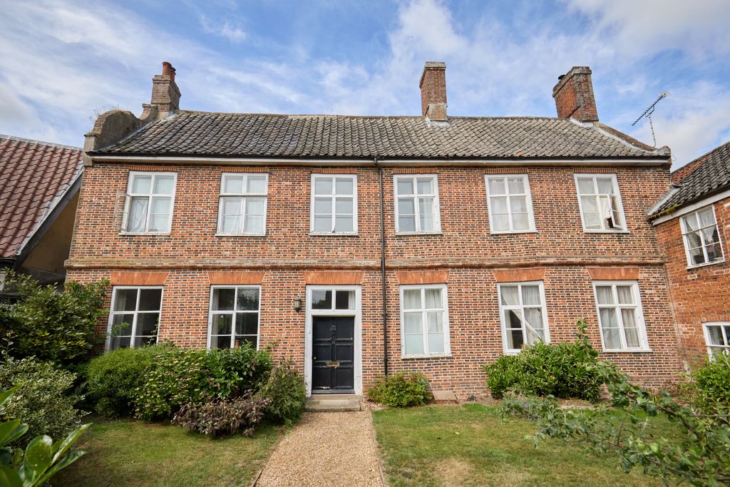 Property photo 1 of 35