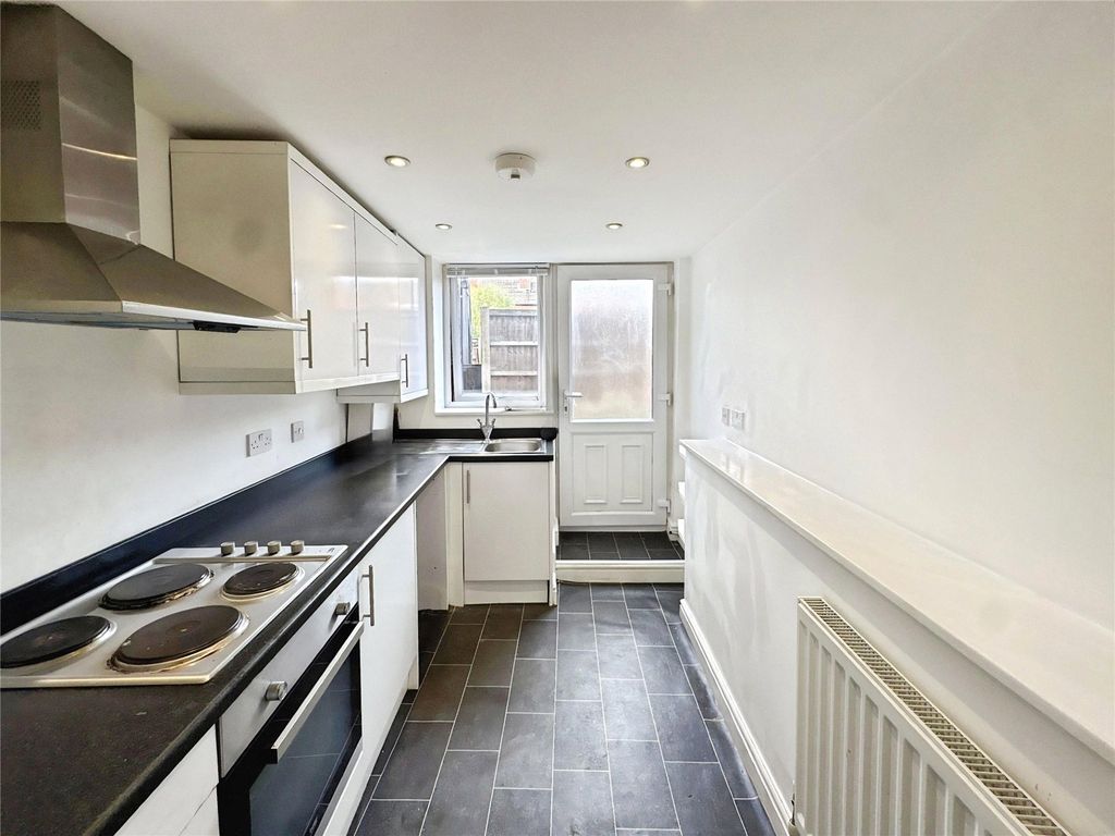 Property photo 3 of 9 Kitchen