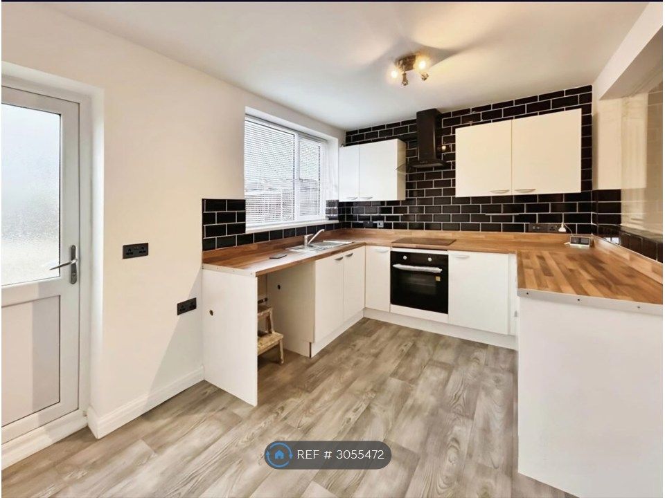 Property photo 2 of 15 Kitchen