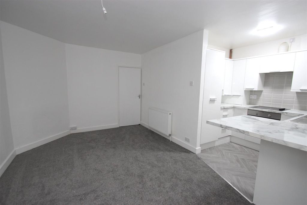 Property photo 3 of 11 Img_9621.Jpg