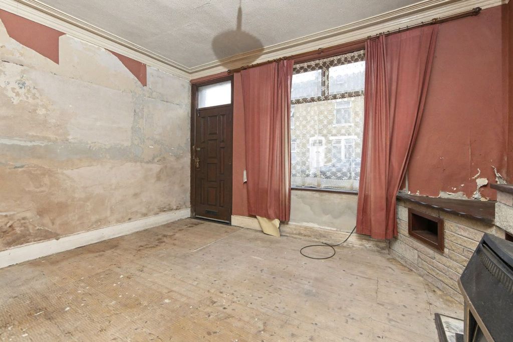 Property photo 3 of 11