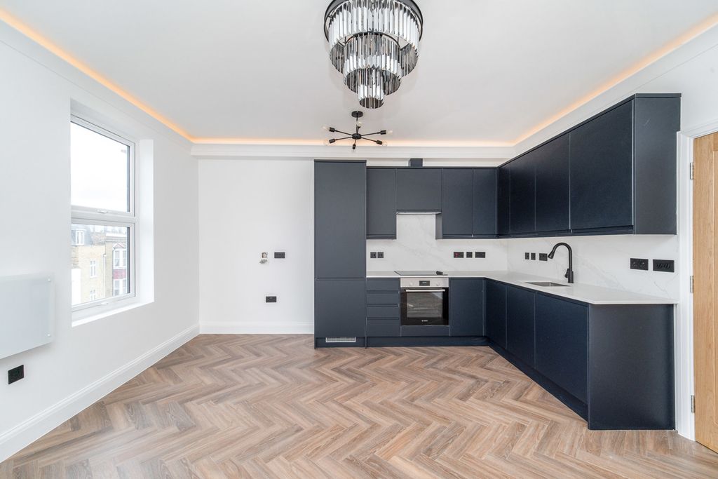 Property photo 2 of 18 Pbox-Img.Jpg