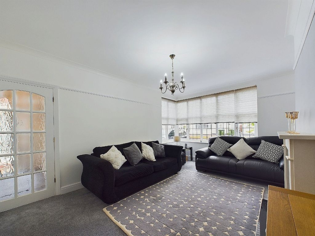 Property photo 3 of 17 5220512