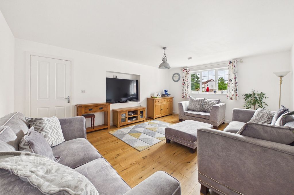 Property photo 3 of 32
