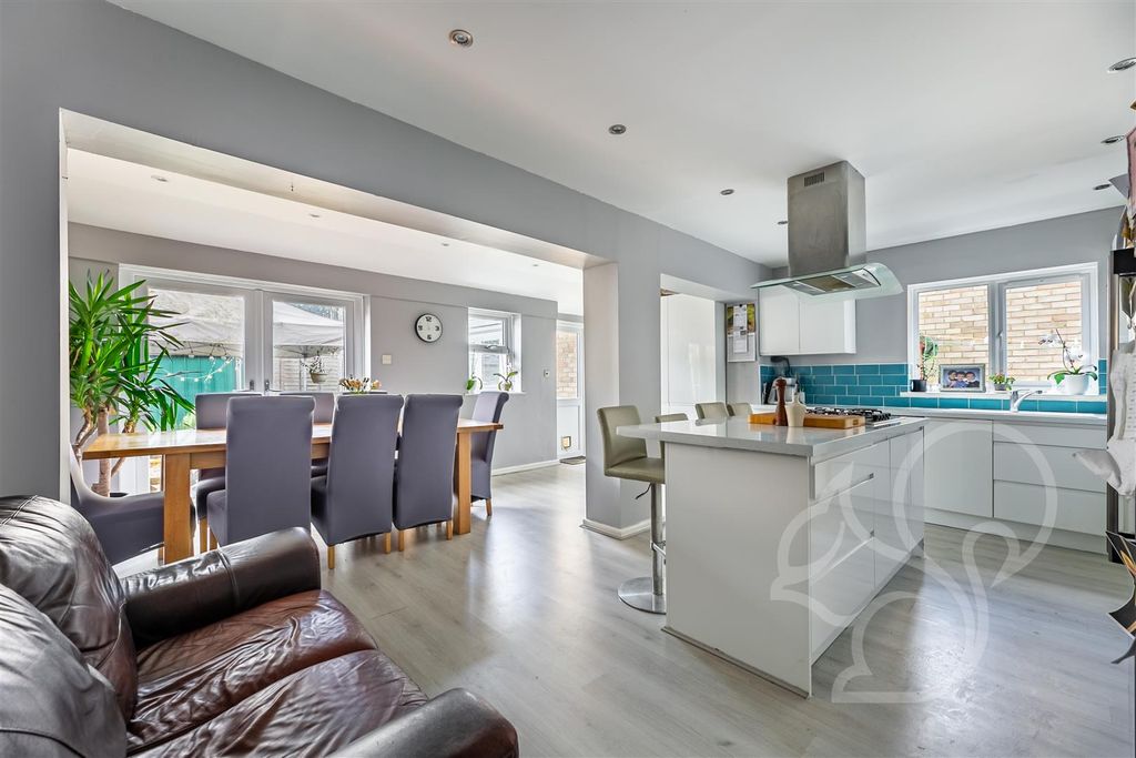 Property photo 1 of 17 Kitchen / Diner