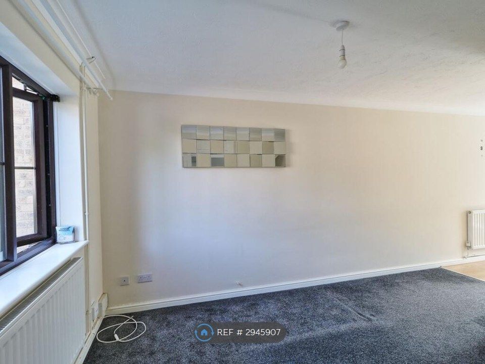 Property photo 3 of 13 Living Room