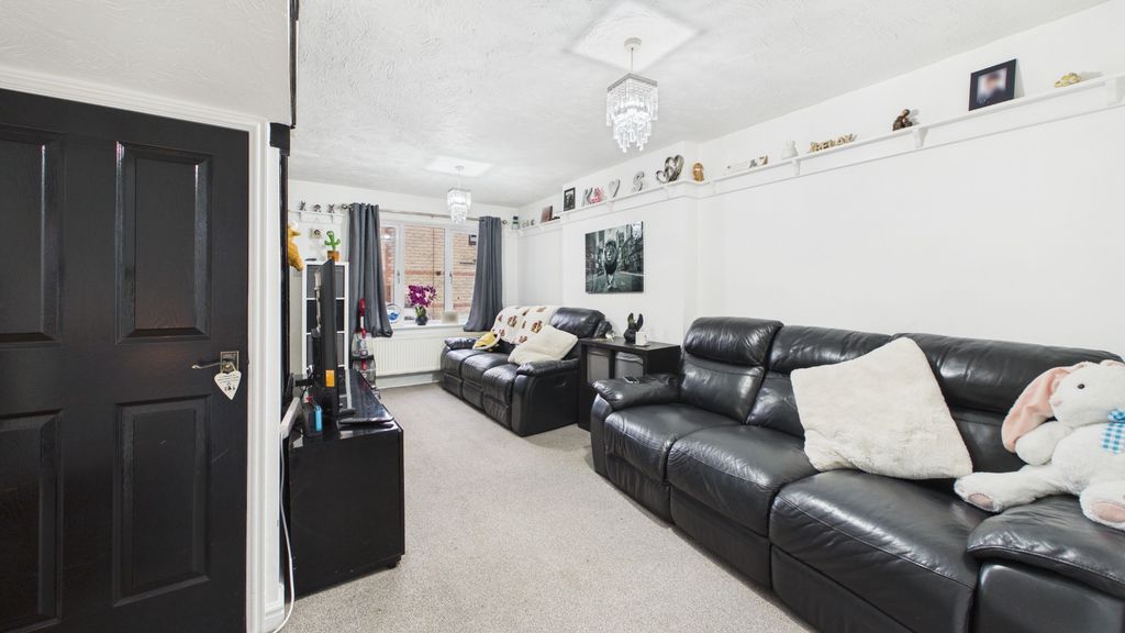 Property photo 2 of 15 2805696