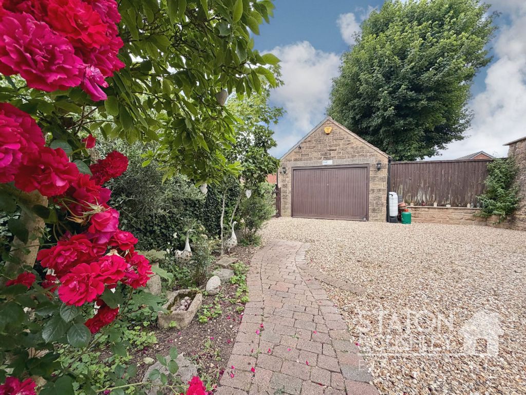 Property photo 2 of 35