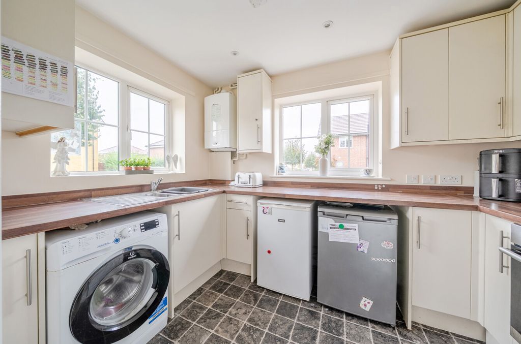 Property photo 3 of 13 1356963-6-68Dfdcb...