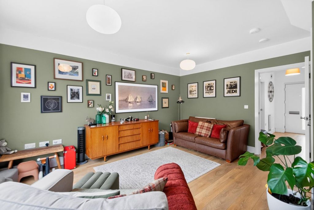 Property photo 2 of 17 4Swinstyclose-9.Jpg