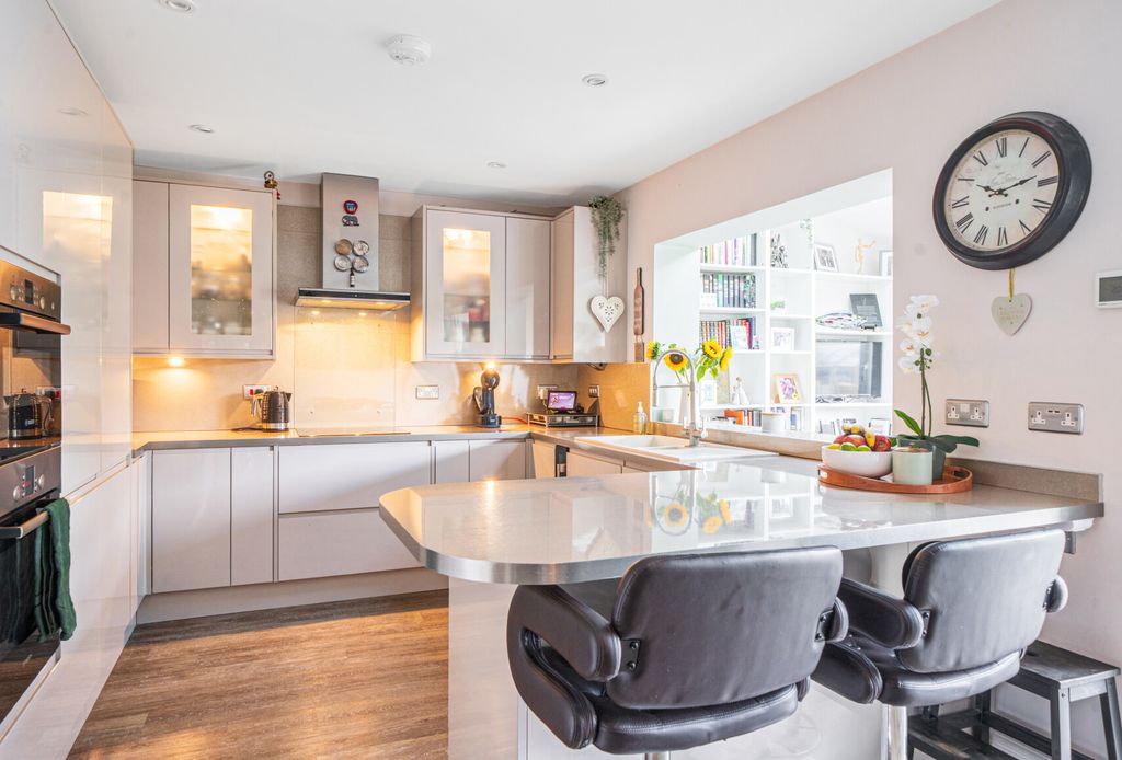 Property photo 3 of 12 1-1321187-1-686B9...