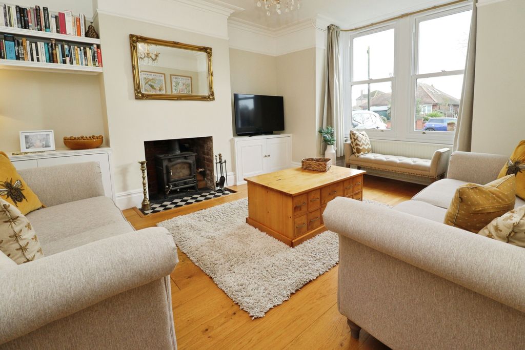 Property photo 2 of 33