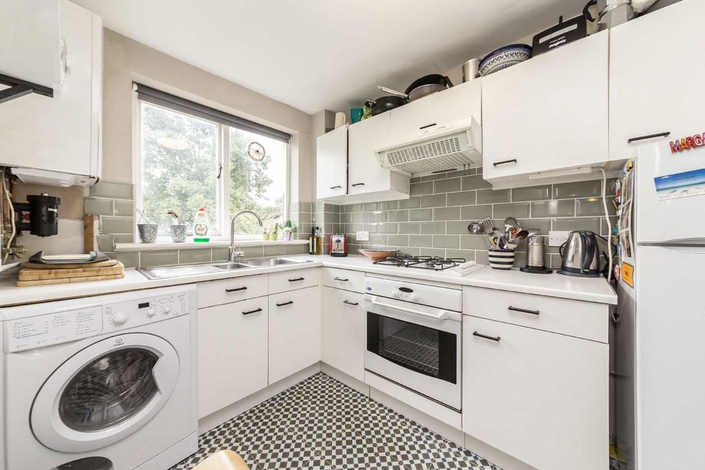 Property photo 3 of 4