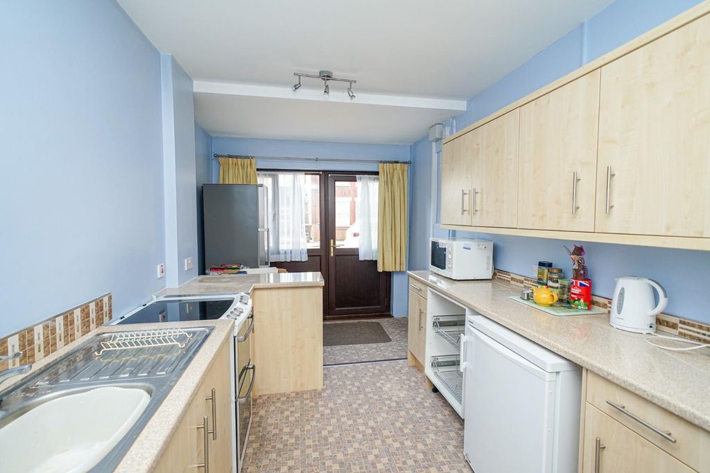 Property photo 3 of 14