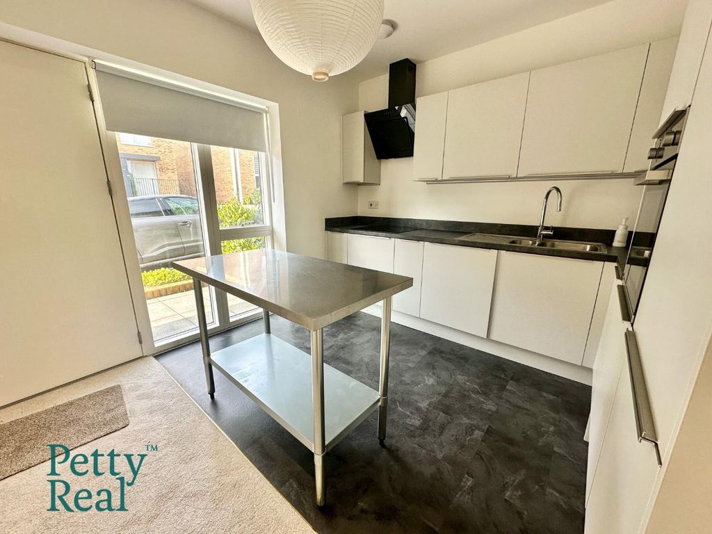 Property photo 2 of 13 Kitchen