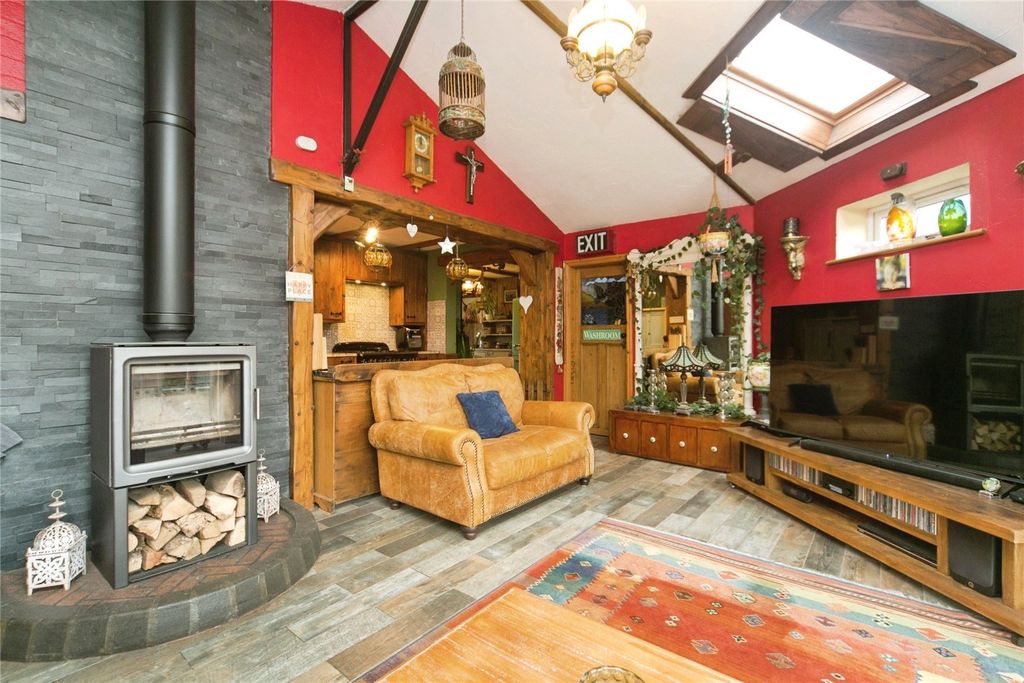 Property photo 2 of 22 Picture No. 32
