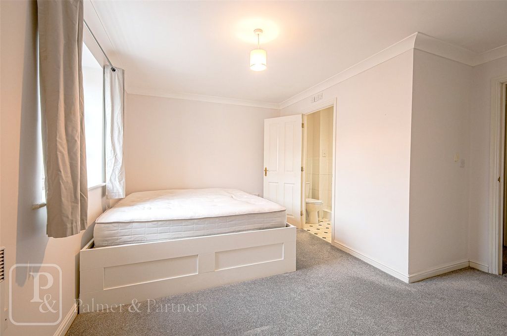 Property photo 3 of 5 Bedroom 1