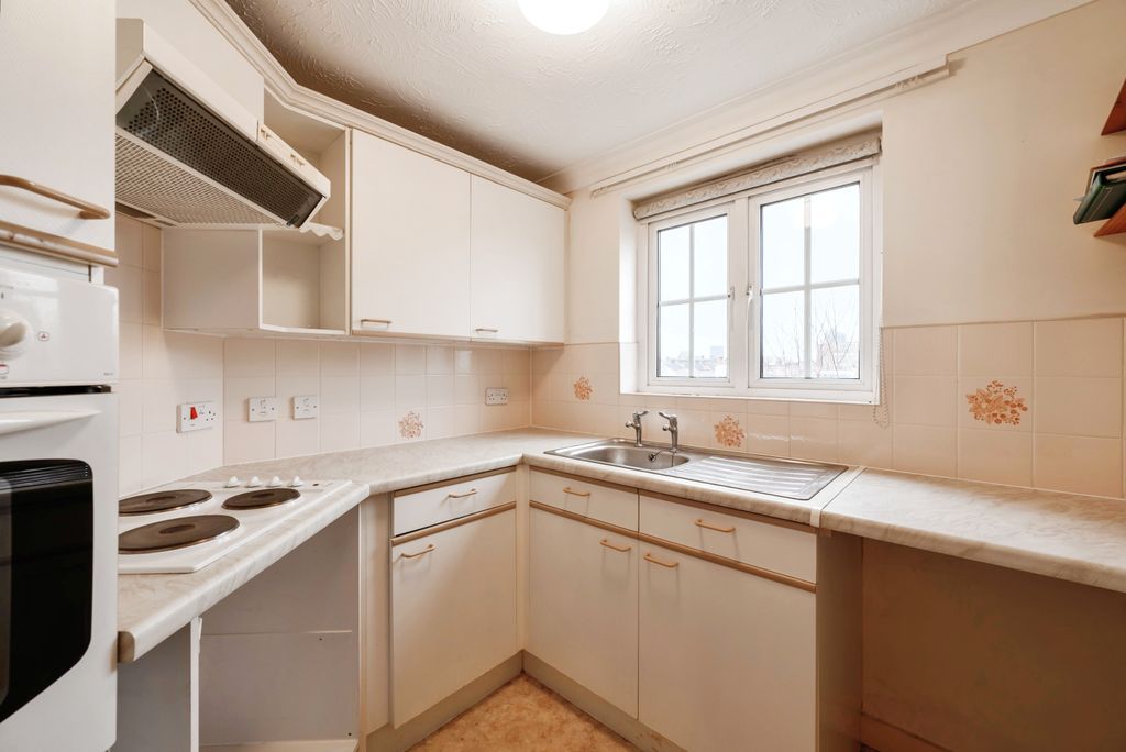 Property photo 3 of 12 Kitchen
