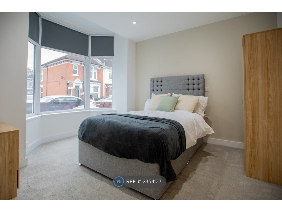 Property photo 1 of 5 Bedroom 1 With Ensuite