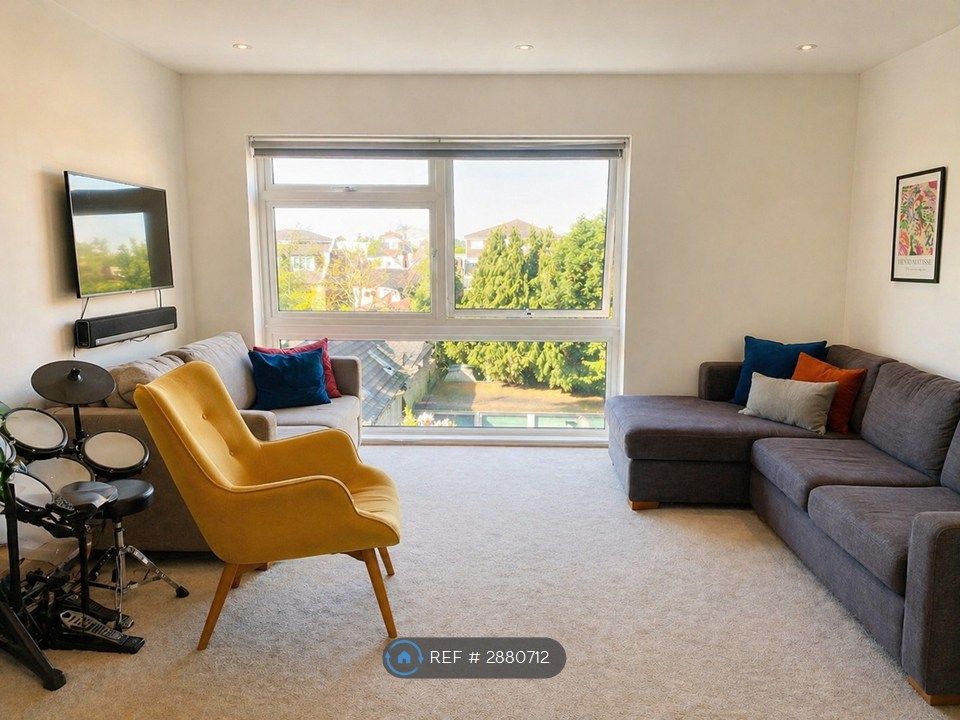 Property photo 2 of 6 Livingroom