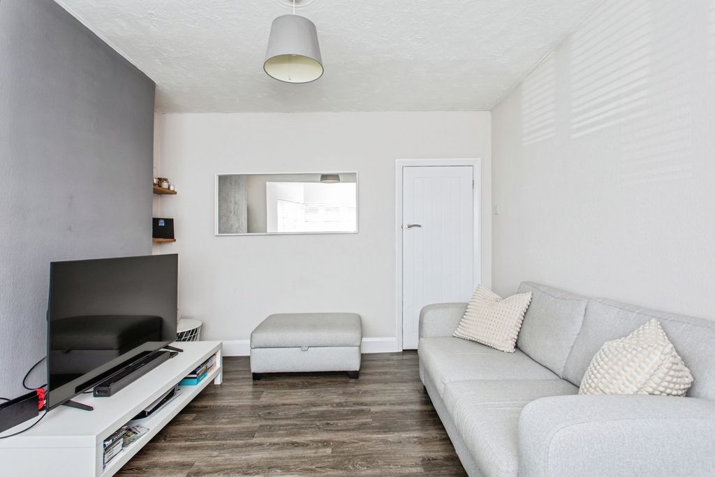 Property photo 3 of 14 Lounge