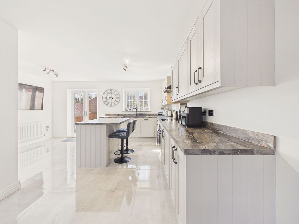 Property photo 2 of 15 Kitchen