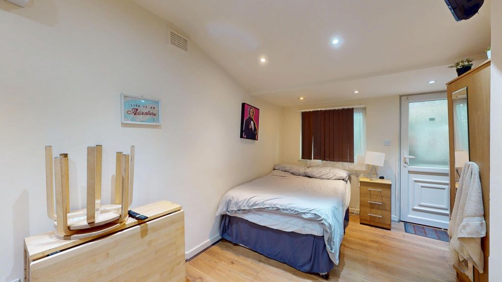 Property photo 1 of 11 Bedroom