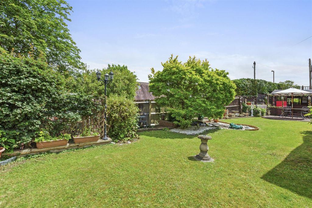 Property photo 3 of 17 Toweridge Lane-13.Jpg