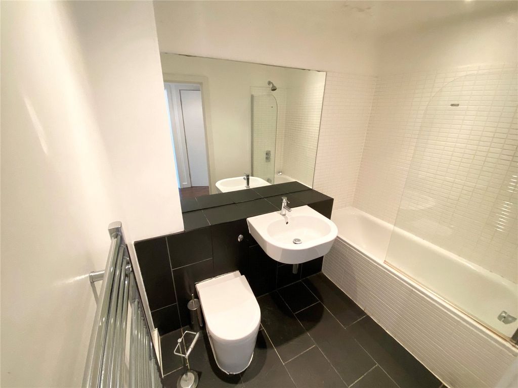 Property photo 3 of 9 Bathroom