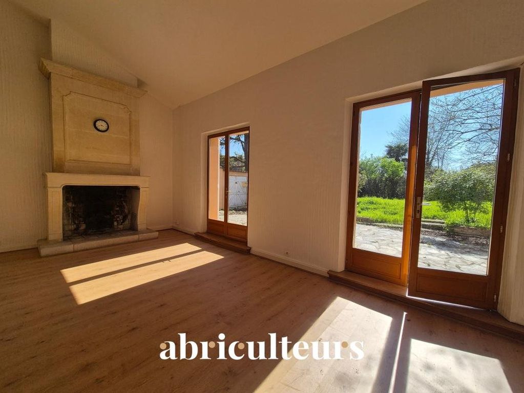 Property photo 1 of 12 Family Home In A Quiet Neighborhood For Sale In Cognac (16100)