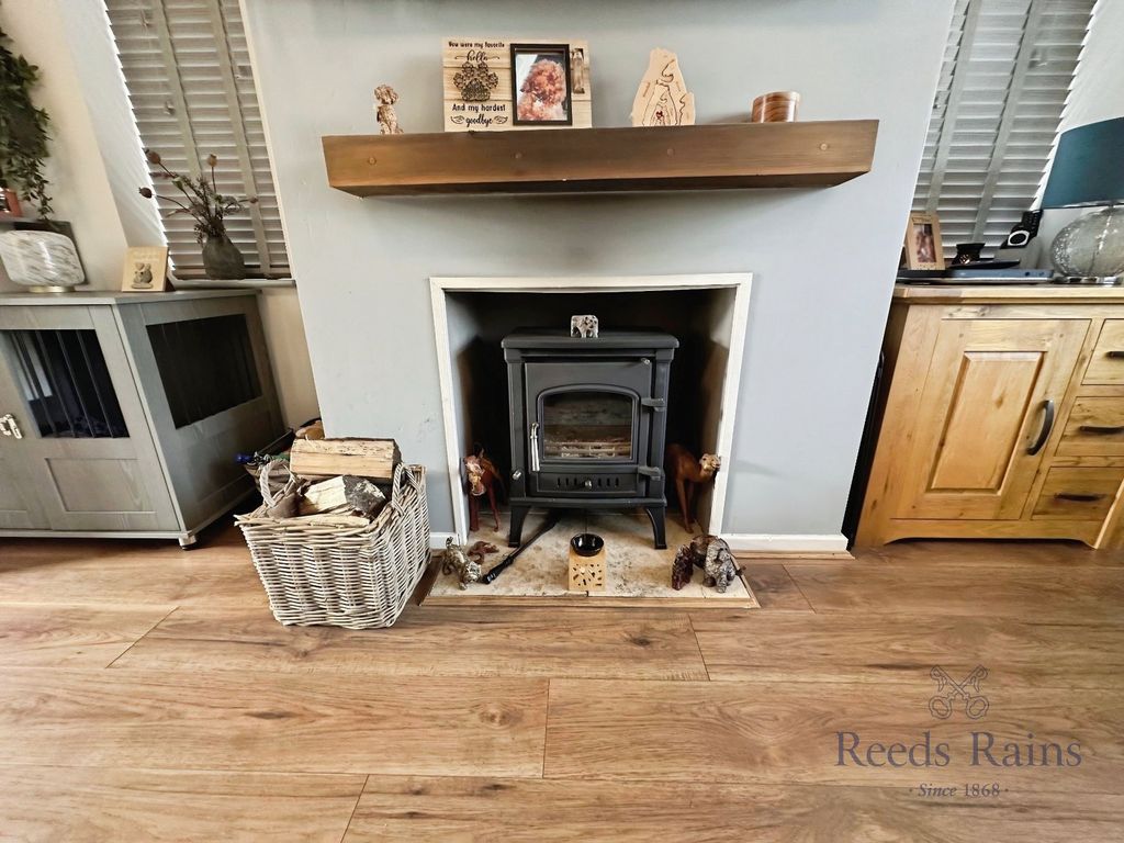 Property photo 3 of 24 Lounge