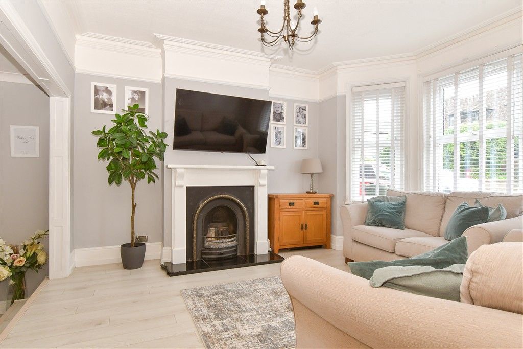 Property photo 3 of 12 Lounge