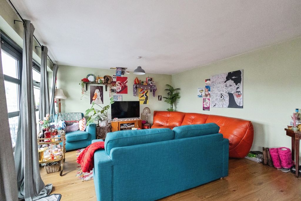 Property photo 3 of 20 Pbox-Img.Jpg