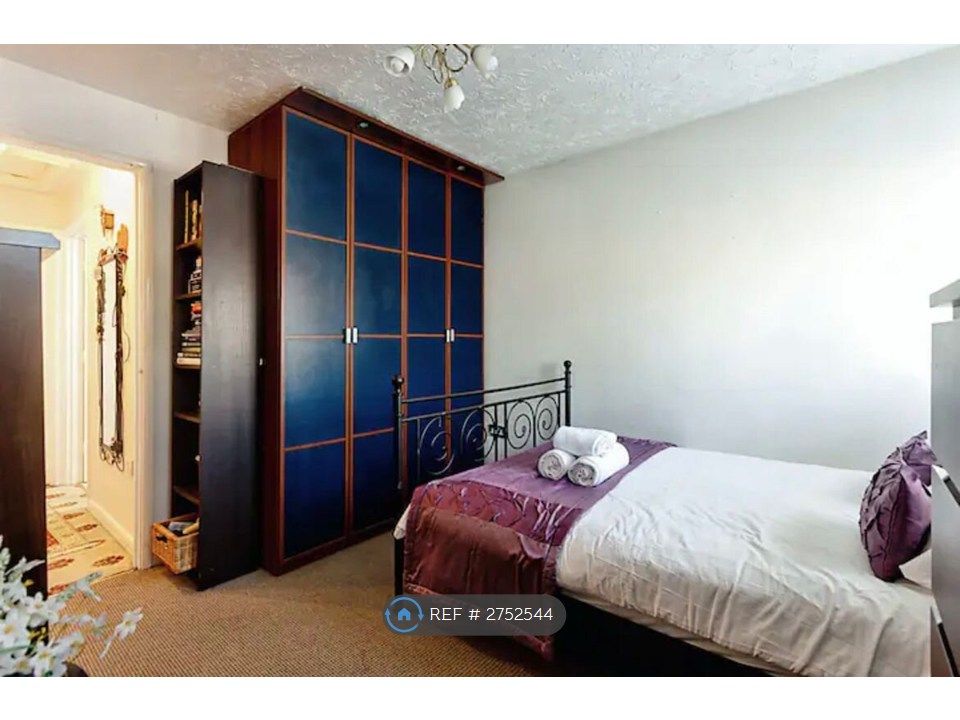 Property photo 3 of 16 Double Bedroom