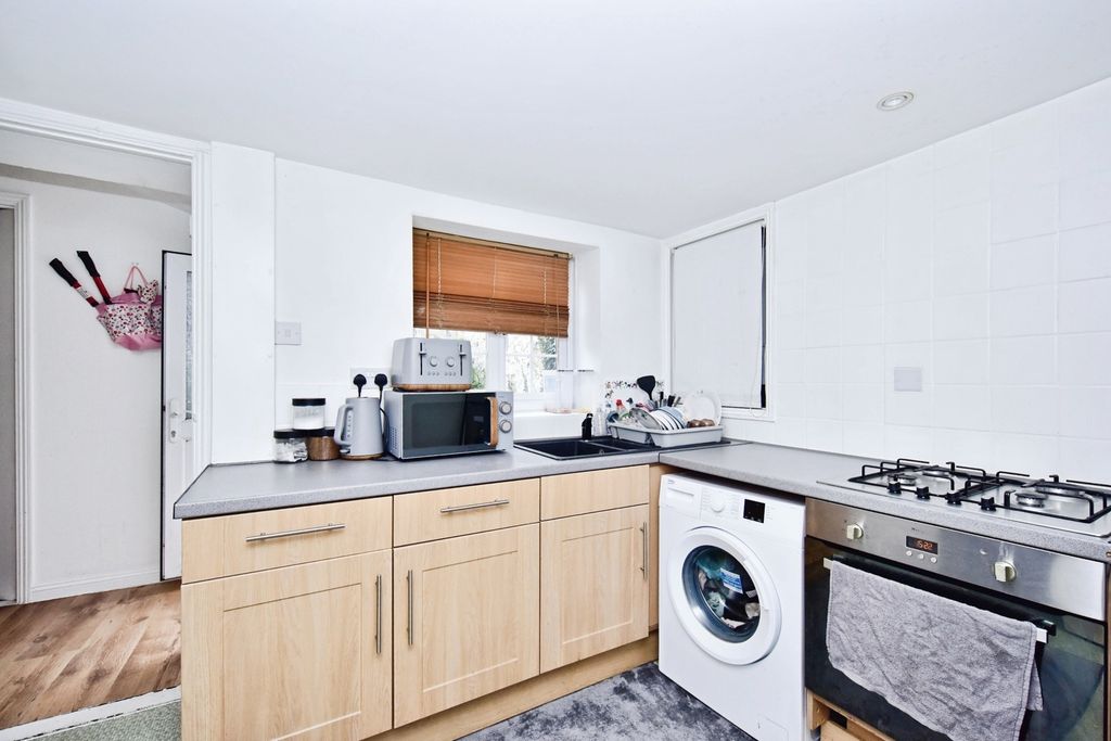 Property photo 3 of 14 Kitchen