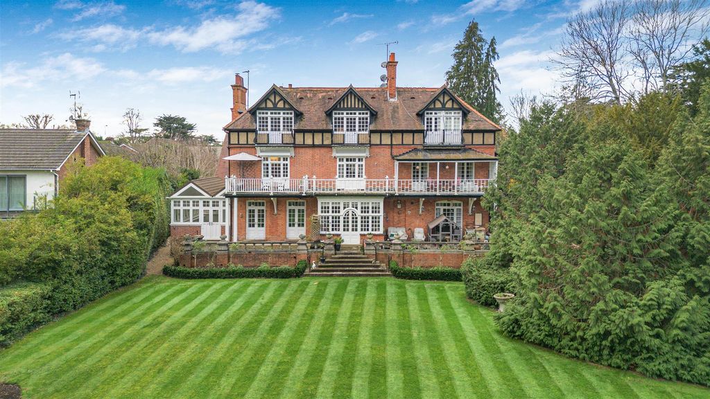 Property photo 1 of 19 External