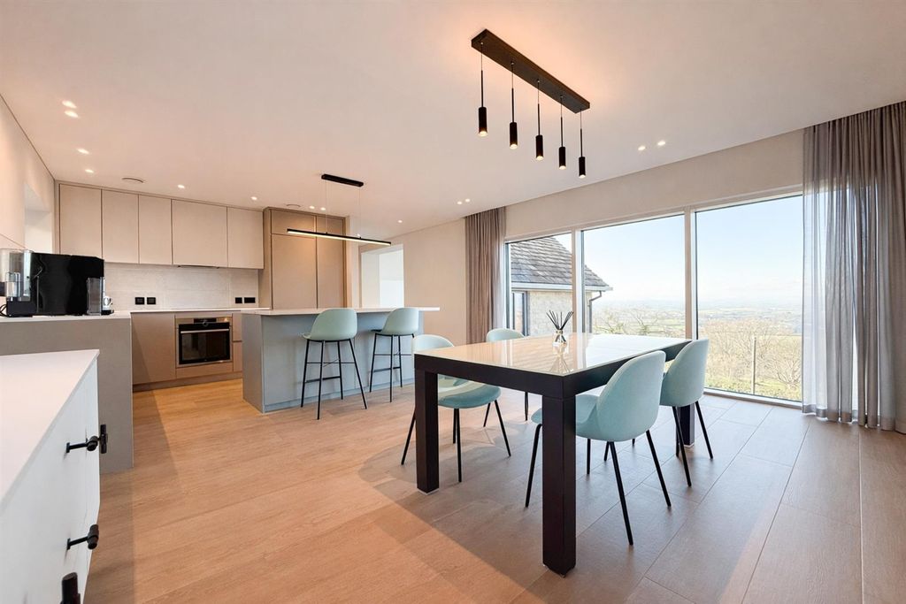 Property photo 3 of 21 Kitchen