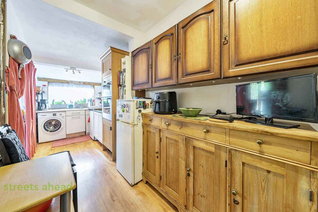Property photo 3 of 23 Daae9B3c-6434-47B...