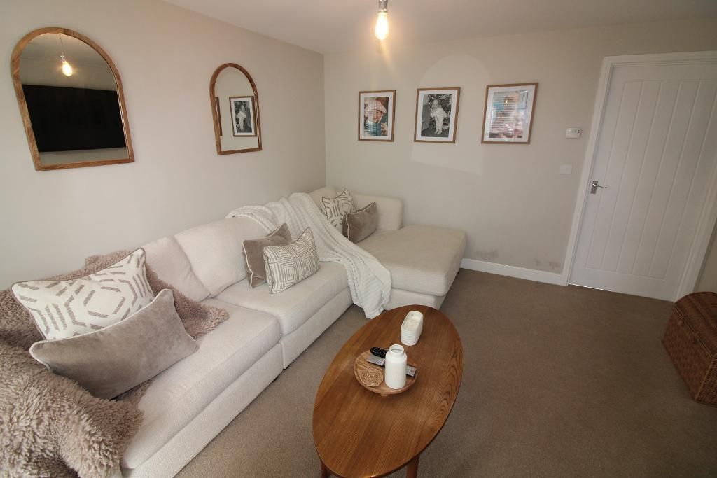 Property photo 2 of 13 Lounge