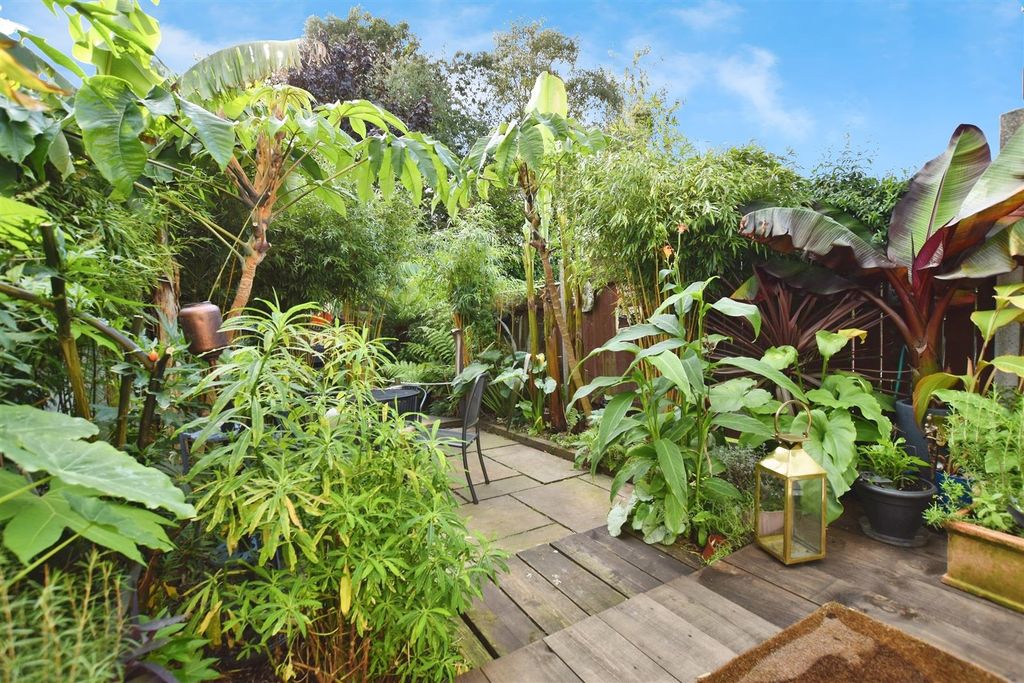 Property photo 3 of 18 5Bf3c055-Garden 20A.Jpg