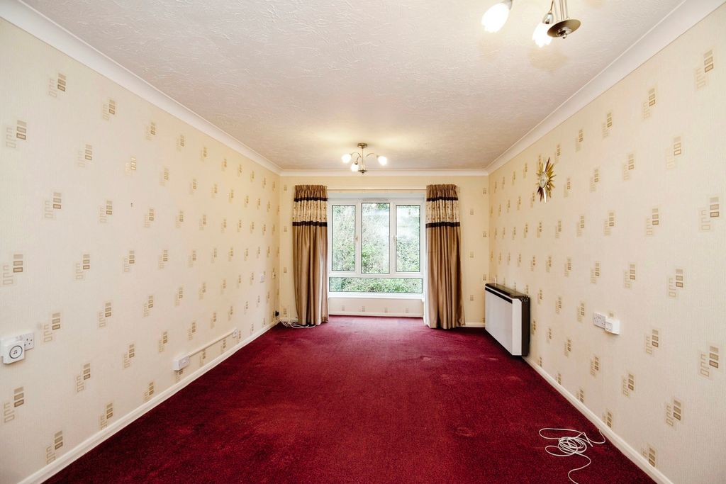 Property photo 2 of 10 Lounge